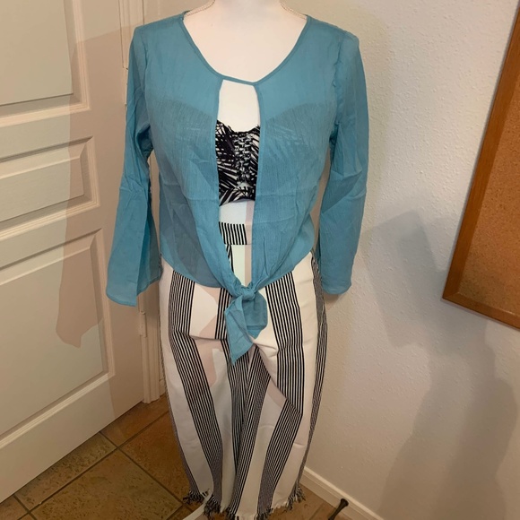 Jack by BB Dakota Tops - Jack BB Dakota Small Aqua Bell Sleeve Peek